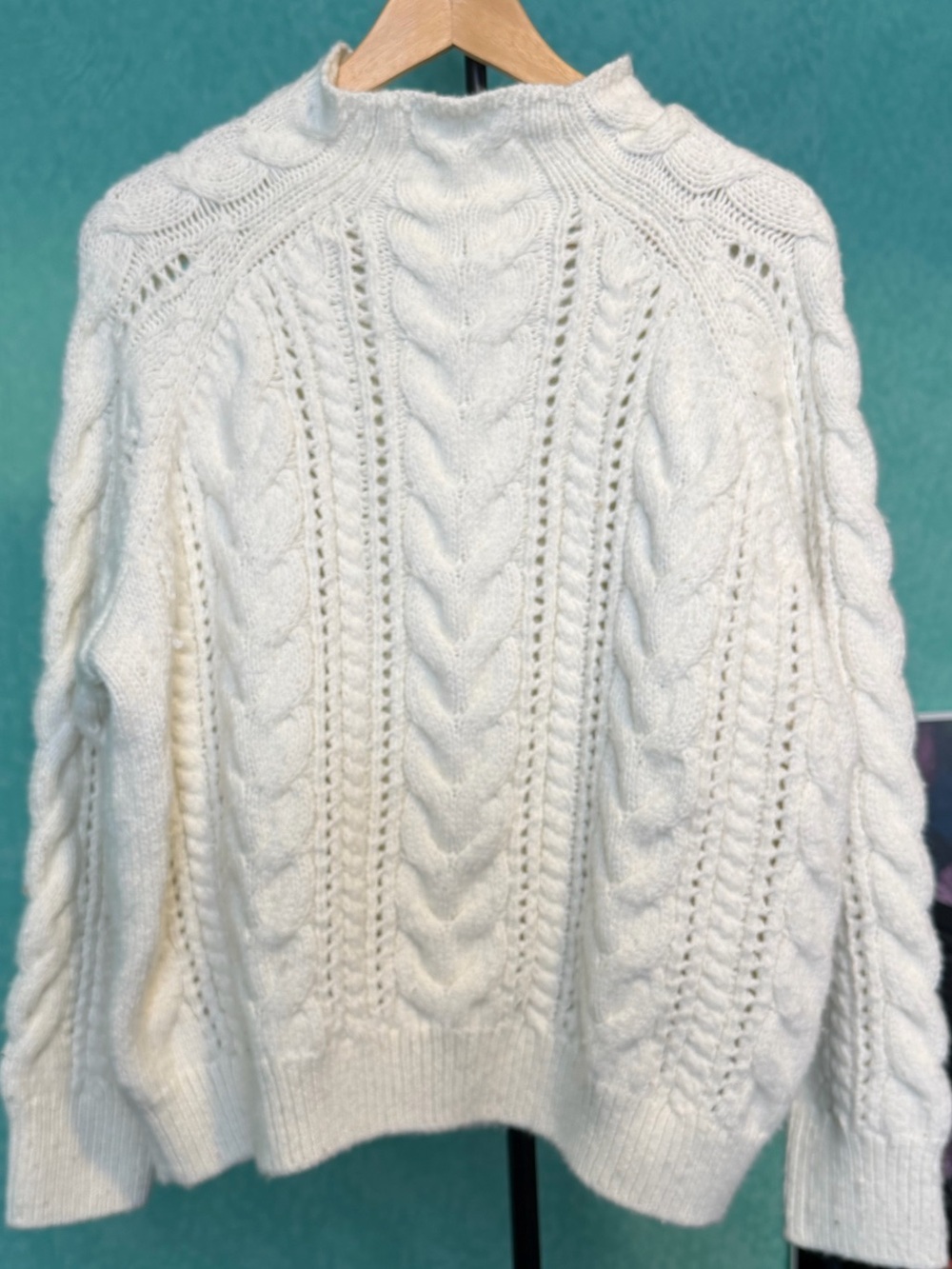 🤍💫Classic Ivory Cable Knit Sweater - Women